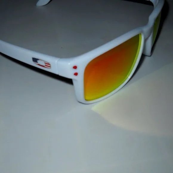 Oakley Accessories - Women's Oakley Holbrook Sunglasses Polarized "Like New"
